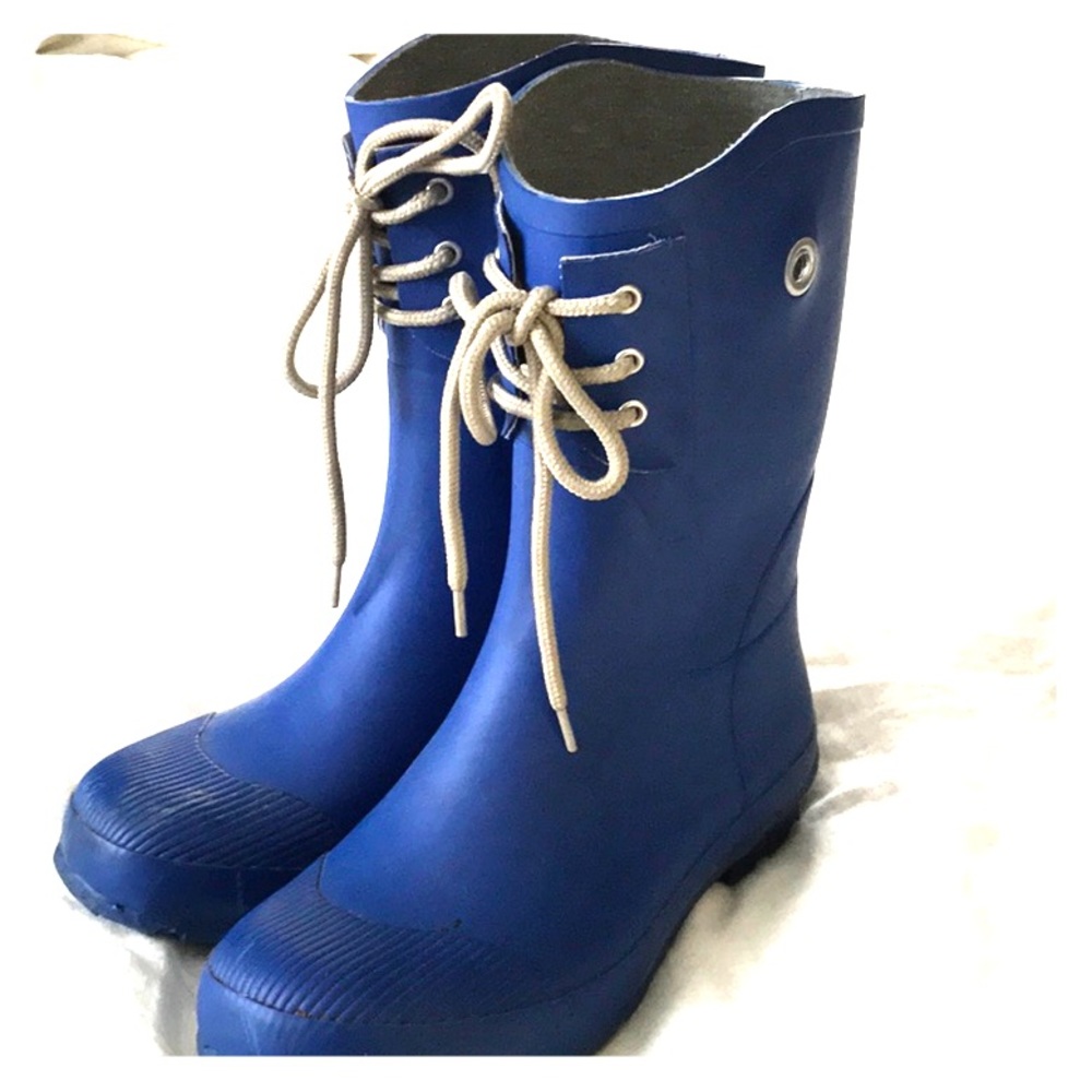 Above ankle rain boots